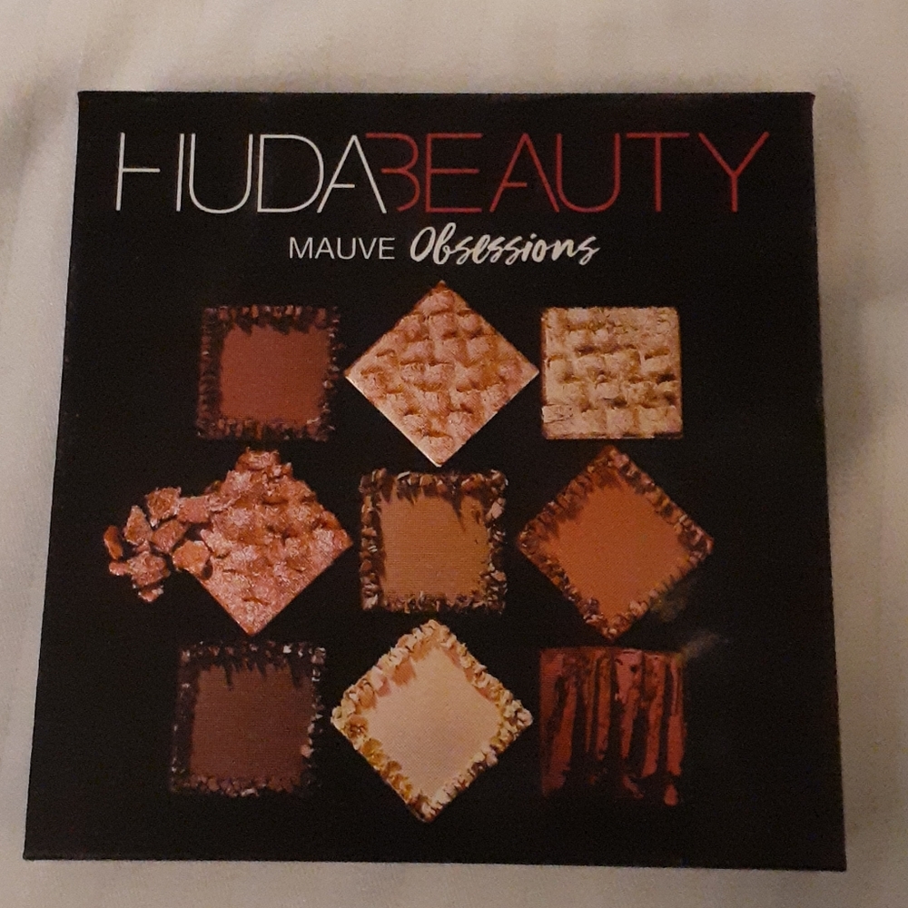 Huda beauty mauve obsessions pallet